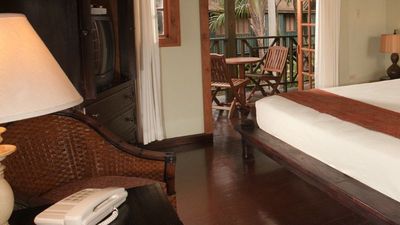 Sunset at the Palms is well known for its treehouse-style guestrooms. // © 2013 Sunset Resorts F