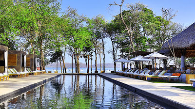 The El Mangroove hotel in Papagayo Bay opened in February and has a beautiful pool with private cabanas. // © El Mangroove