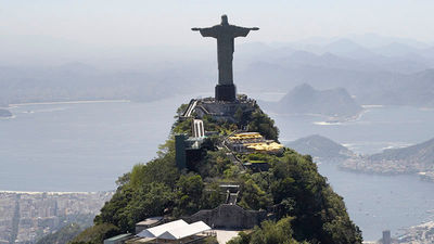 Embratur plans to focus on promoting Rio de Janeiro, along with five other key destinations, to U.S. travelers. // © 2015 Thinkstock