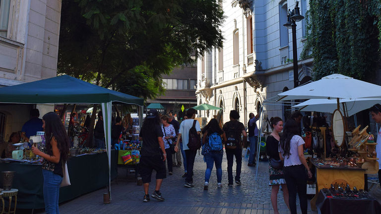 View art during a visit to Plaza Mulato Gil de Castro.