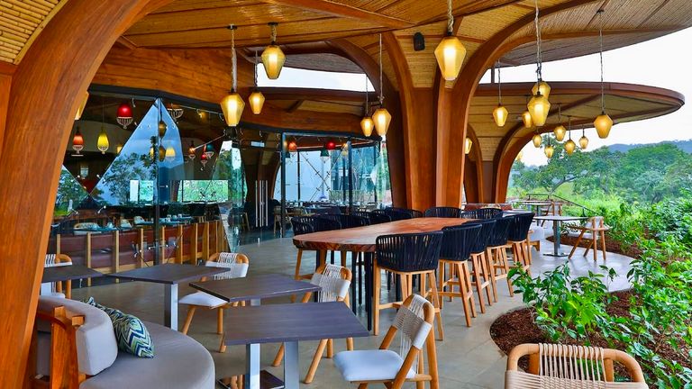 Design elements mimic bird’s nests, bee hives and umbrella-shaped Guanacaste trees.