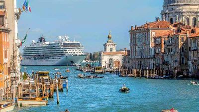 Long stays at port are inspired by Warren Titus. // © 2015 Viking Ocean Cruises 2