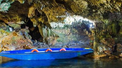 In the Greek port of Gythion, cruisers explore the Diros Cave. // © 2015 iStock 2
