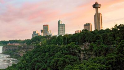 Passengers will visit scenic spots such as Niagara Falls on Haimark’s 10-day St. Lawrence River and Great Lakes sailing. // © 2015 iStock 2