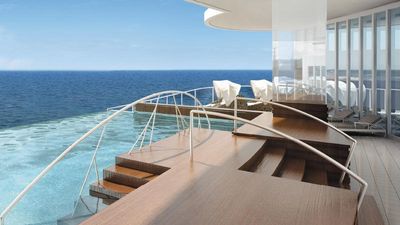 Seven Seas Explorer has an infinity pool in its Canyon Ranch spa. // © 2016 Regent Seven Seas Cruises 3