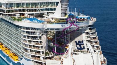 A rendering of the world’s biggest ship, featuring the Ultimate Abyss double slides // © 2016 Royal Caribbean International 2