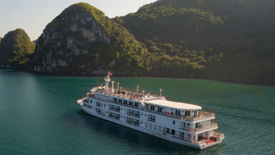 Paradise Cruises’ fleet comprises five wooden junks and two steel boats. // © 2018 Paradise Cruises