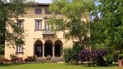 Guests will feel right at home in the historic Lucca Family Villa. // © 2014 Azamara Club Cruises 2