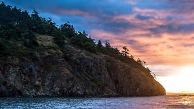 Deception Pass State Park is known for its scenic shoreline and old-growth forests. // © 2014 Creative Commons: DaveLichterman 2