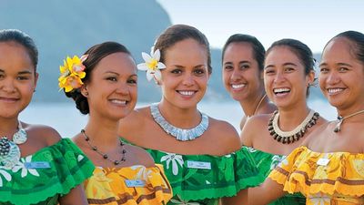 Paul Gauguin Cruises brings local entertainers onboard. // © 2016 Paul Gauguin Cruises