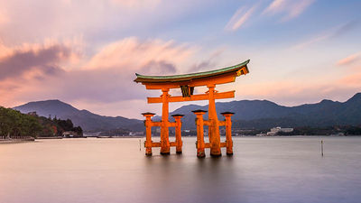 Passengers on the Japan Country Intensive will see the iconic “floating” torii gate near Hiroshima. // © 2017 iStock