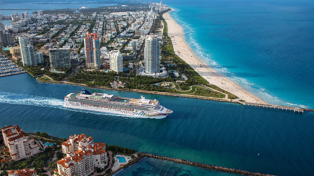 Norwegian Gem Sets Sail on NCL's First Fully Vaccinated Cruise From Florida