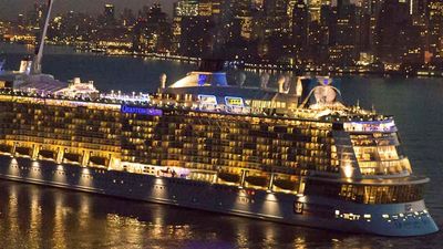 Quantum of the Seas sailing in New York // © 2014 Royal Caribbean International