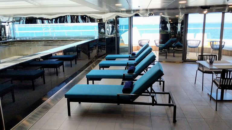 The Yacht Club is a poolside grill, buffet and bar.