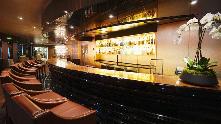 Find cinematic vibes in Mariner Lounge.