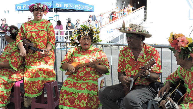 Both on and off the ship, local musicians played for passengers.