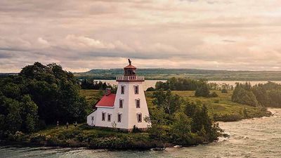 VCL’s Victory II will visit destinations such as the Gereaux Island Lighthouse in Ontario. // © 2017 Victory Cruise Lines