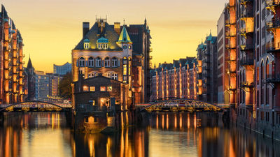 Clients can stroll along Hamburg’s historic Speicherstadt warehouse district. // © 2016 iStock 2