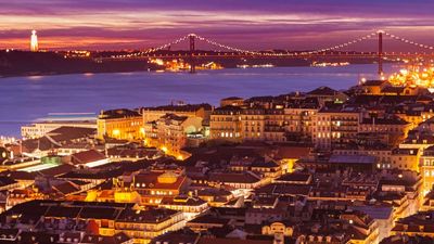 Lisbon at night // © 2017 iStock