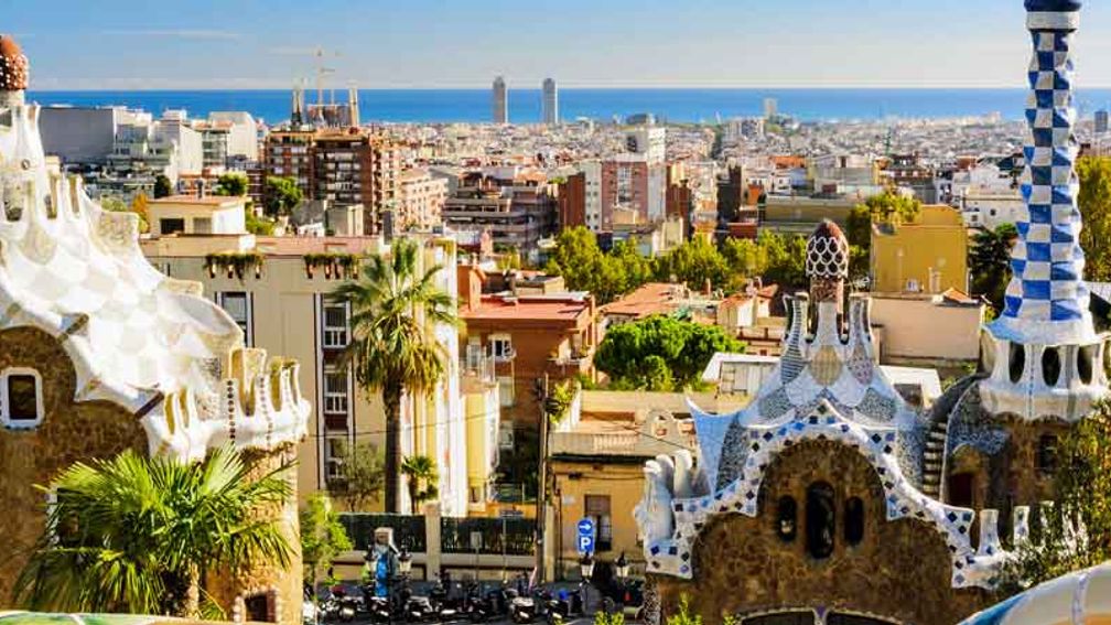 Barcelona’s Park Guell is just one of the masterpieces by Antoni Gaudi that visitors to the city can experience. // © 2014 Thinkstock/Mapics 2