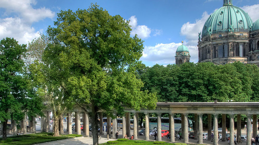 Bike tours are a fun, active way to see the sites in Berlin, from gastronomical delights to historical highlights such as the Berlin Wall. // © 2014 VisitBerlin F