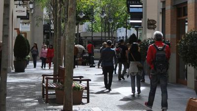 Chic Outlet Shopping is a great way for travelers to pick up fashionable souvenirs at great prices. // © 2013 La Vallee Village F