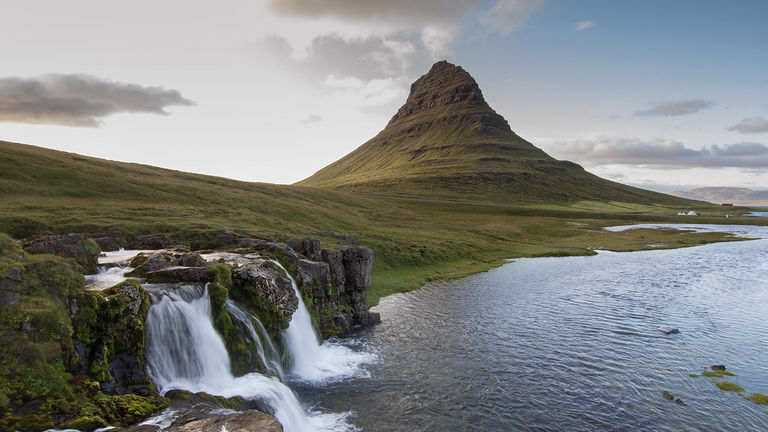 Both Bran Stark and The Hound had visions with Kirkjufell as a backdrop.