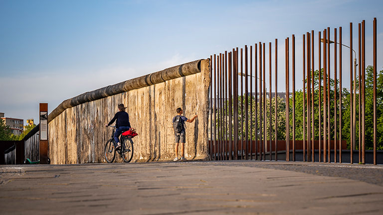 Reisende werden dieses Jahr neue Möglichkeiten haben, mehr über die Berliner Mauer und ihren historischen Kontext zu erfahren.