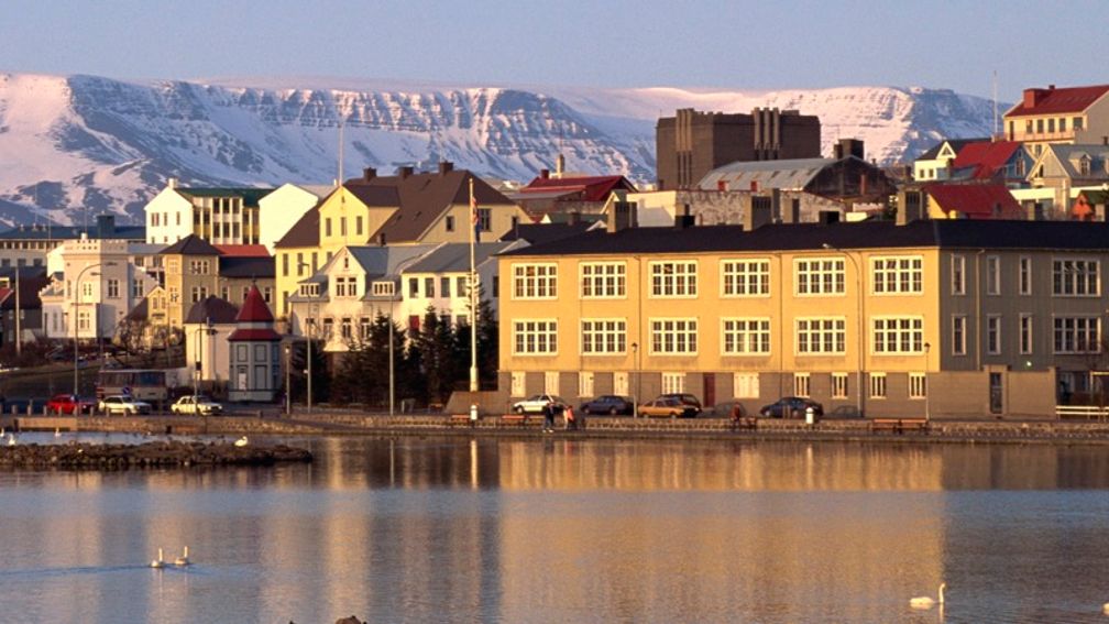 Art galleries, museums, thermal public swimming pools and never-ending festivals put the city of Reykjavik on the map. // © 2013 Thinkstock F