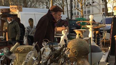 The flea market spans several blocks in Paris. // © 2017 Julee Binder Shapiro