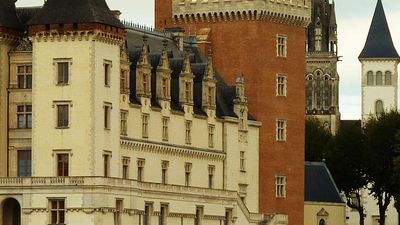 National Museum of the Castle of Pau was the birthplace of King Henri IV. // © 2017 Creative Commons user llansades