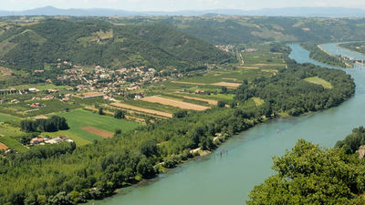 The Roanne region in France features distinctive wines and specialties. // © 2014 Thinkstock F