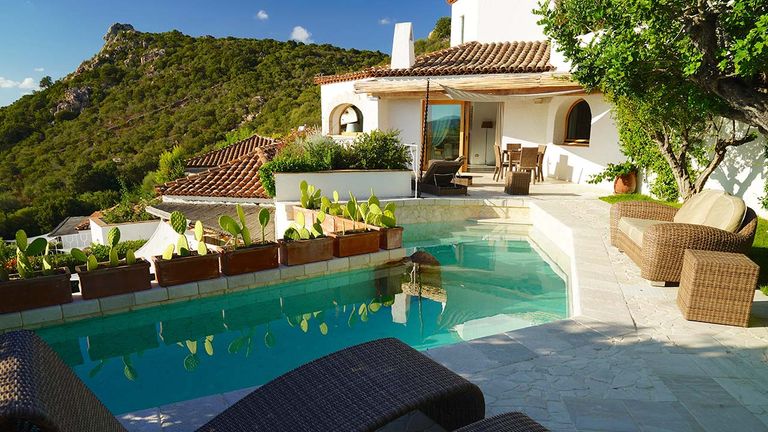 A luxury pool suite at Villa del Golfo Lifestyle Resort