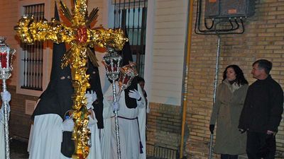 Nazarenos dress in traditional robes with tall pointy hats and carry either candles or religious statues as they walk through the streets of Seville. // © 2016 Greg Olsen