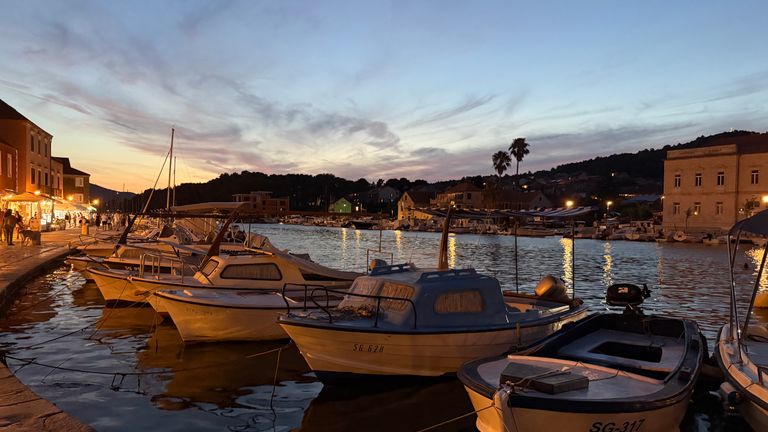 Stari Grad's idyllic waterfront