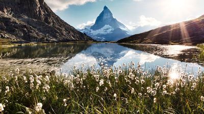 The Swiss Alps are an ideal location for extreme sports. // © 2013 Thinkstock F