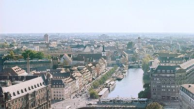 Several canals flow through the city. // © 2016 © 2016 Strasbourg Tourist Office/ Christophe Hamm