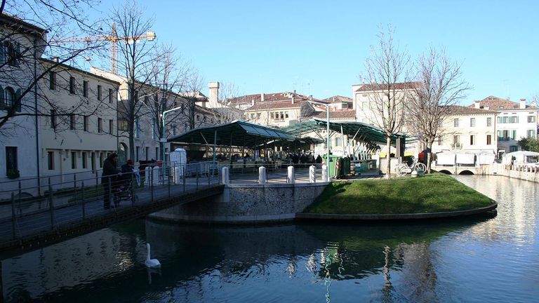 The Treviso canals form islands among the city.