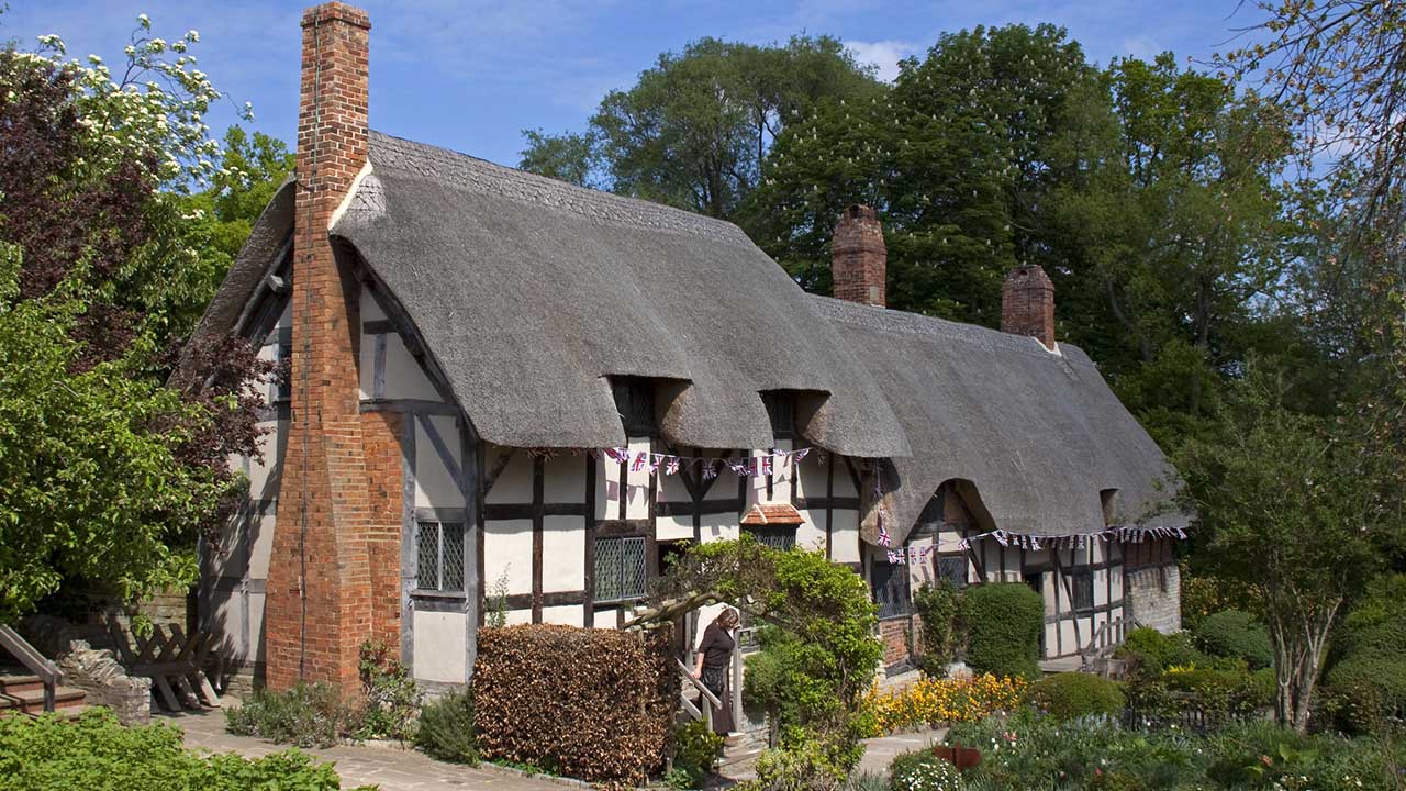6 Romantic Places in England Tied to Love Stories