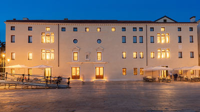Ca’ di Dio is housed in a historic building dating back to 1272.