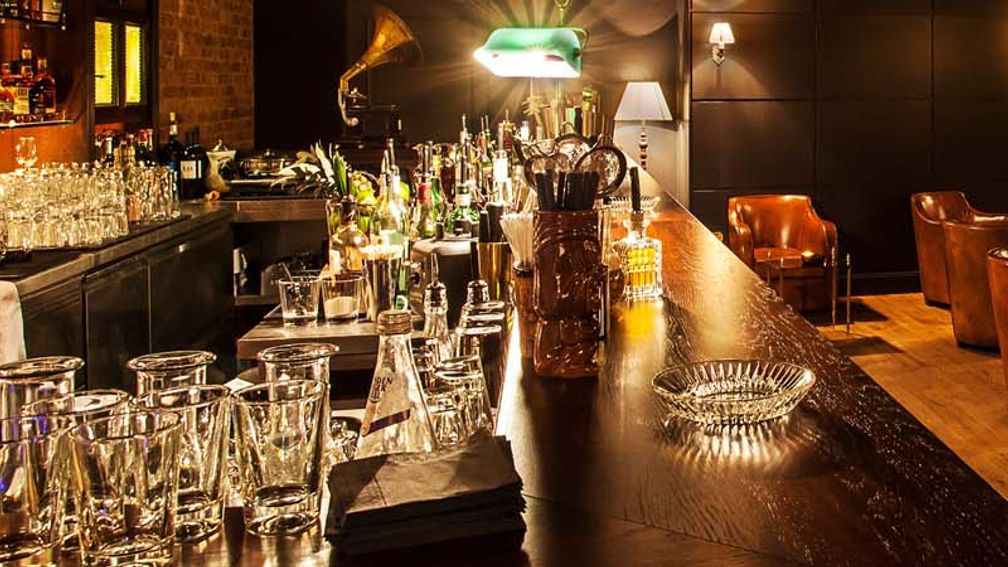 Bar Bijou offers hand-crafted cocktails in a sophisticated setting. // © 2013 Monbijou Hotel F