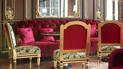 The hotel lounge // © 2015 La Reserve Paris Hotel and Spa