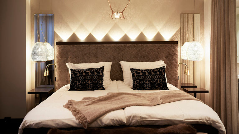 All 182 guestrooms are artfully decorated.