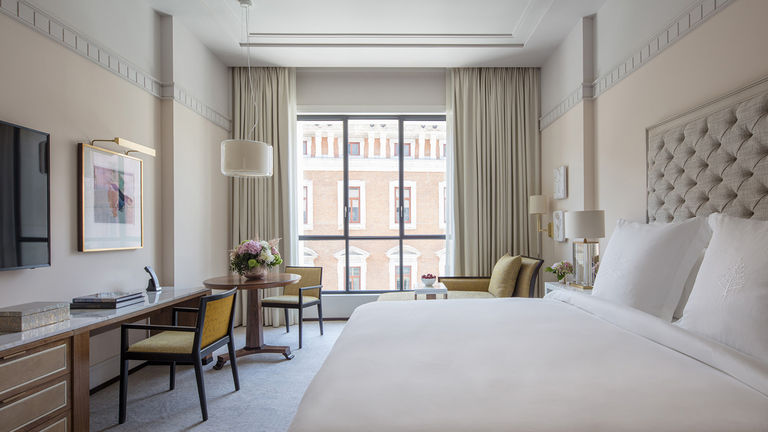 A guestroom at Four Seasons Hotel Madrid