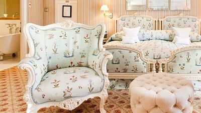 Each of the 20 guestrooms and four suites feature unique decor. // © 2016 Red Carnation Hotel Collection