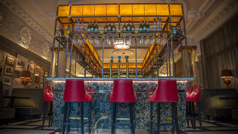 Anchor Line Restaurant and Bar is located in the same building as the property.