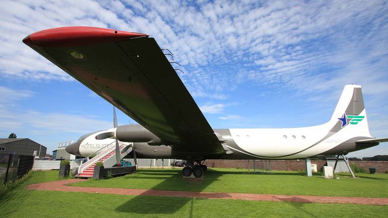 Guests can fly high during their stay at Vliegtiugsuite.