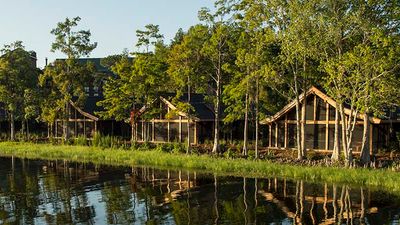 The property’s Cascade Cabins are only a five-minute boat ride from the Magic Kingdom. // © 2017 Disney