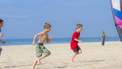 Surf lessons and beachside butler s’mores service are among the family friendly highlights at the Hyatt Regency Huntington Beach. // © Hyatt Regency Huntington Beach Resort and Spa F