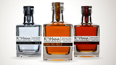 At the end of the Manulele Distillery tour, clients sample distinctive Ko Hana rums. // © 2016 Ari Espay/Liza Poletti 2